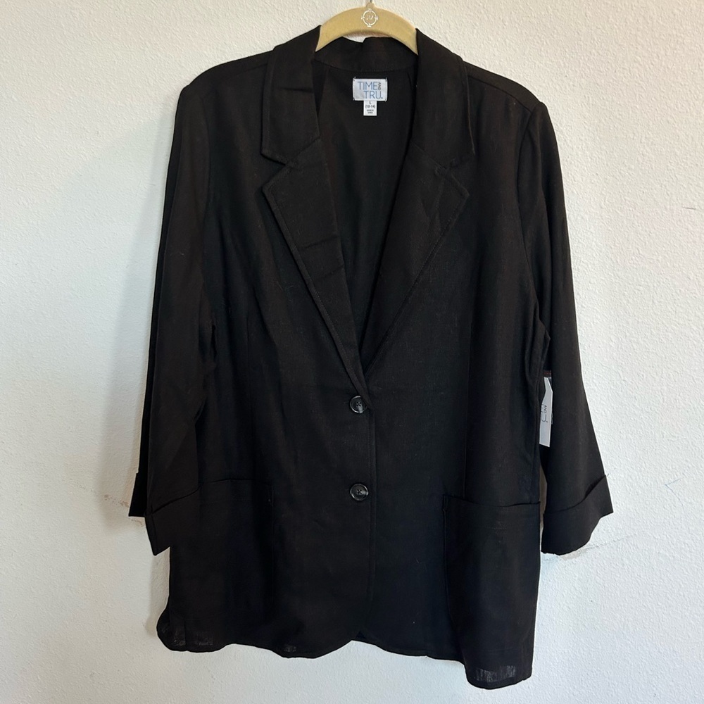 Time and Tru Women’s Black Blazer NWT Size L
Size L
NWT